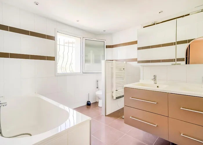 Villa Villa Inti - piscine, jardin, bbq - proche Cannes Antibes